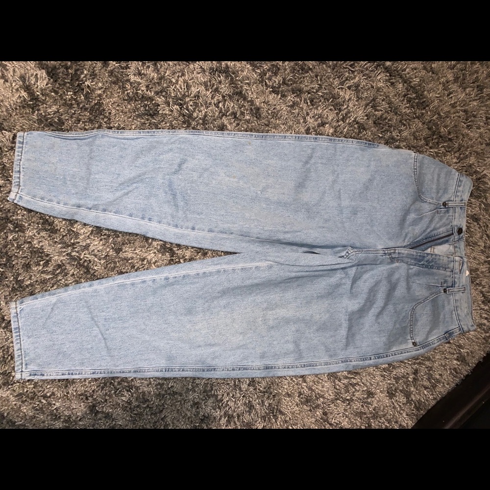 Light wash mom jean